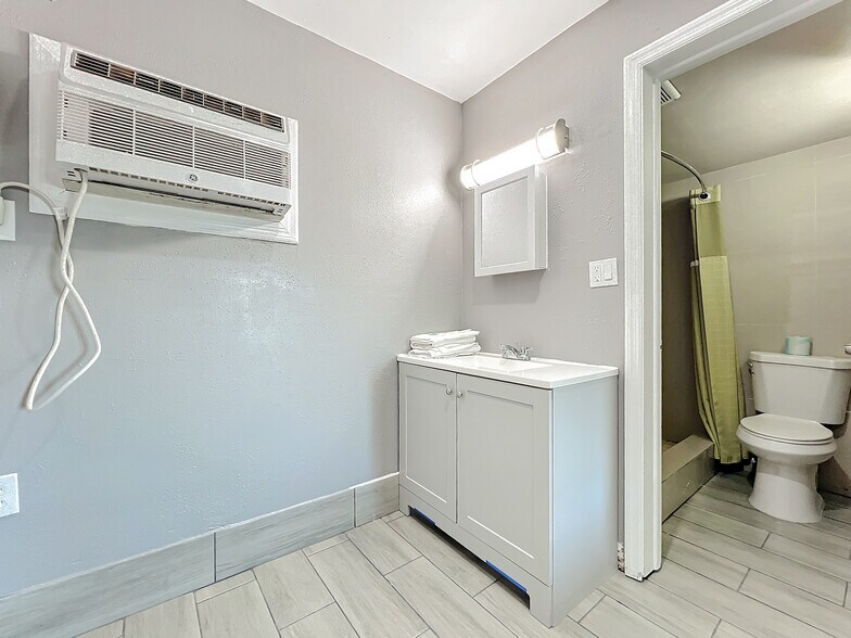 More Photos Of 307 E Vine St, Kissimmee Hotel For Sale