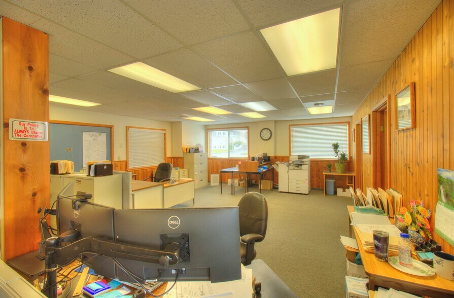 More Photos Of 29820 Ellensburg Ave, Gold Beach Office For Sale