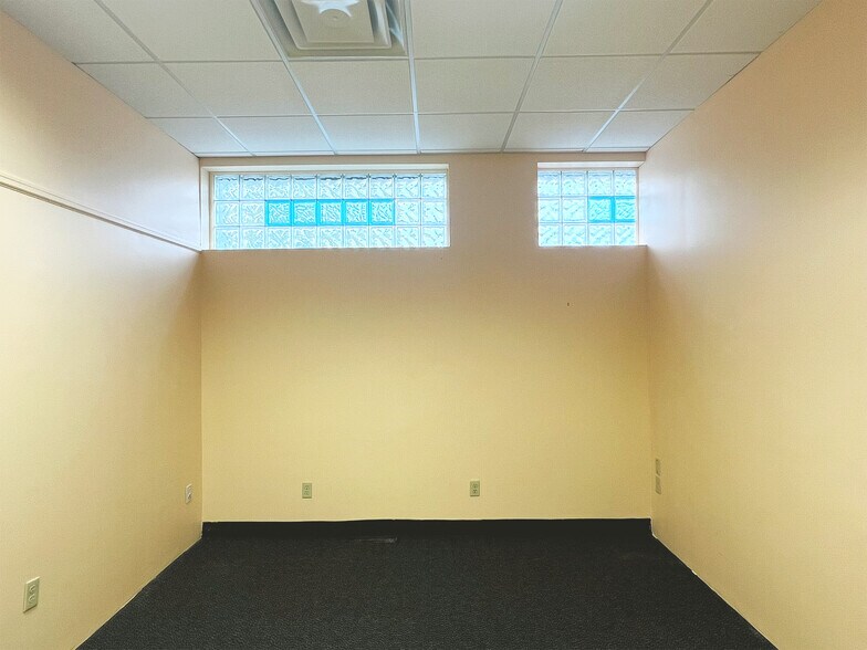 More Photos Of 2401-2437 W 26th St, Erie Unknown For Lease