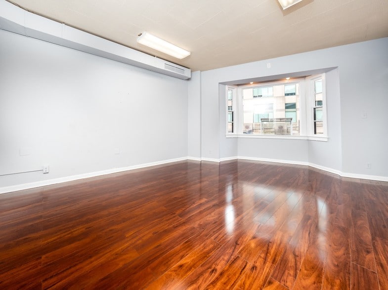 More Photos Of 2420 Wilson Blvd, Arlington Loft Creative Space For Lease