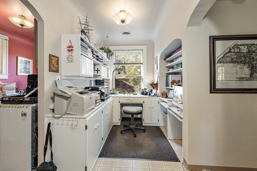 More Photos Of 2336 Table Rock Rd, Medford Freestanding For Sale