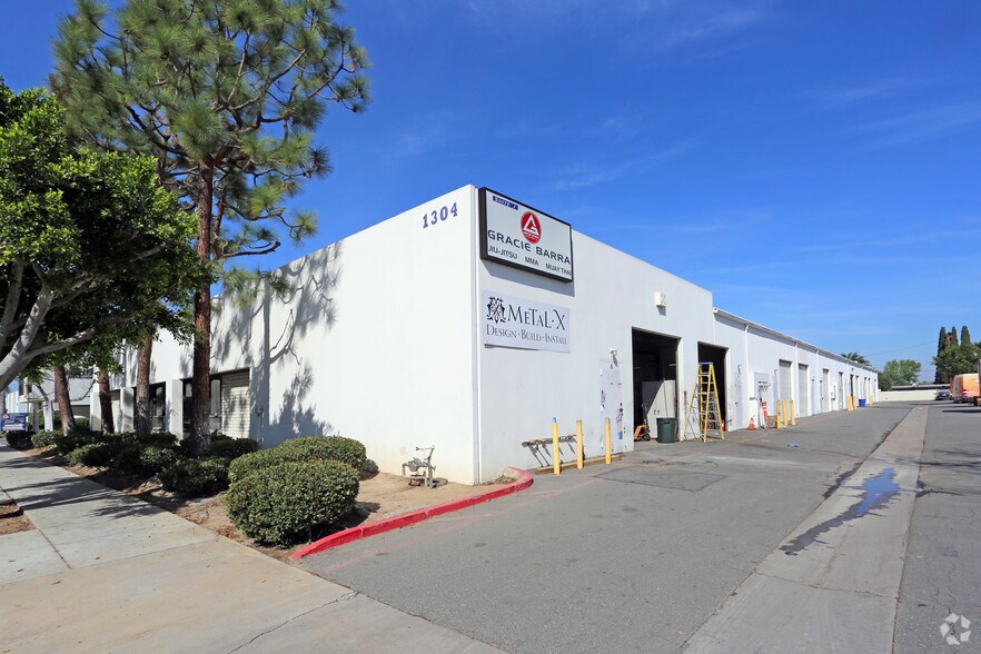 More Photos Of 1304 Logan Ave, Costa Mesa Warehouse For Lease