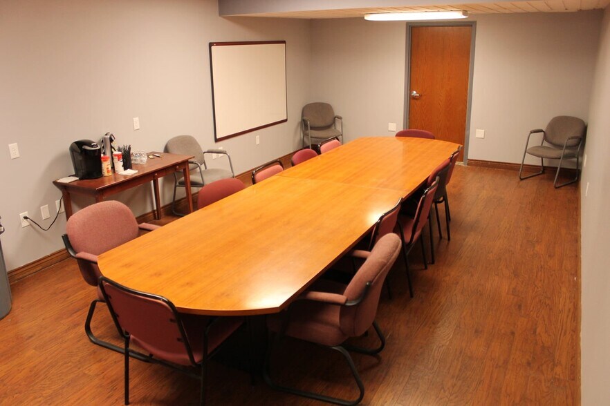 More Photos Of 220 S Main St, Butler Medical For Lease