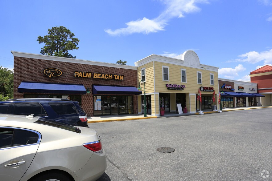 More Photos Of 860 Parris Island Gtwy, Beaufort General Retail For Lease
