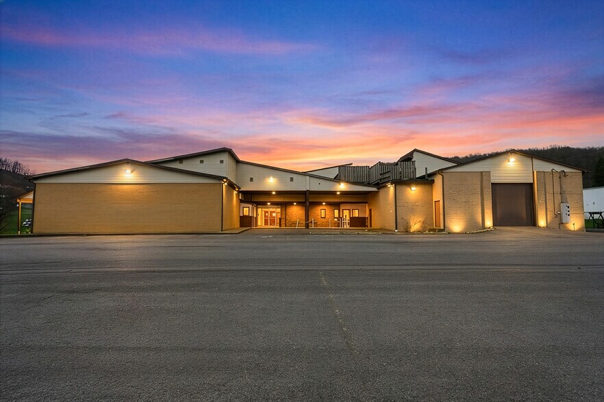 Primary Photo Of 1117 Willow Dr, Waynesburg Warehouse For Sale