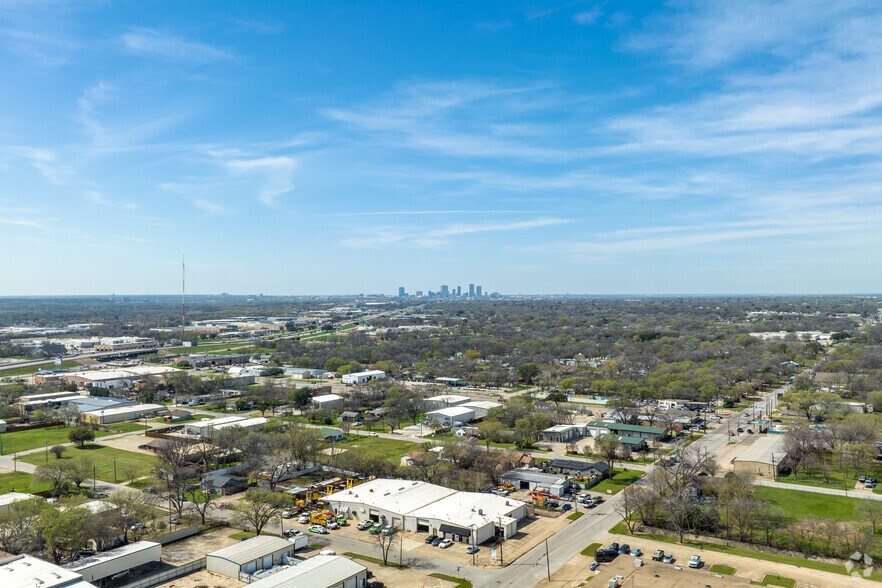 More Photos Of 2333 Delante St, Haltom City Unknown For Lease