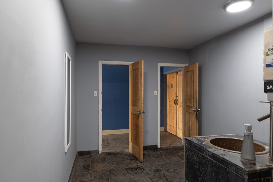 More Photos Of 821 W Olive St, Inglewood Warehouse For Lease