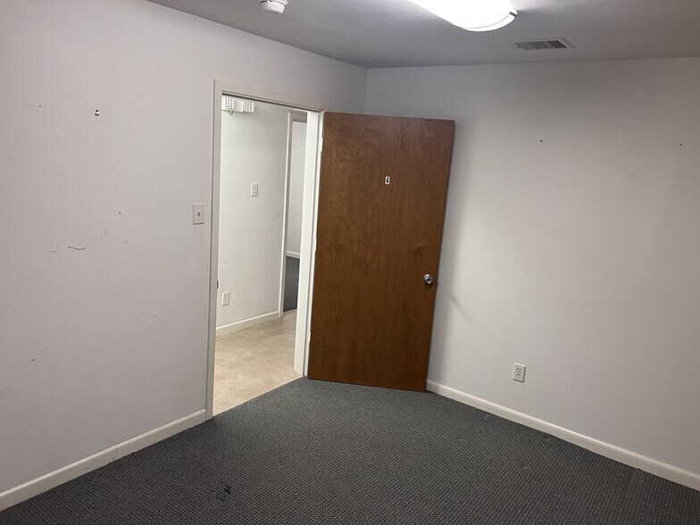 More Photos Of 712 5th Ave N, Texas City Office For Sale