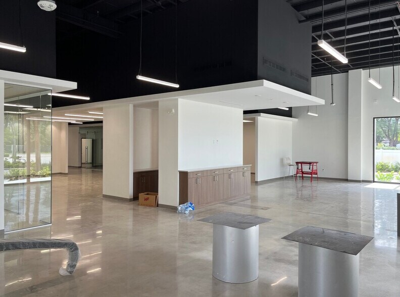 More Photos Of 3705 W Commercial Blvd, Fort Lauderdale Showroom For Sale