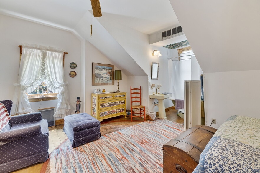 More Photos Of 146 S 3rd St, Ste Genevieve Hospitality For Sale