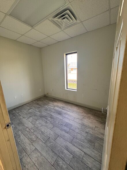 More Photos Of 5909 E Anno Ave, Orlando Auto Repair For Lease
