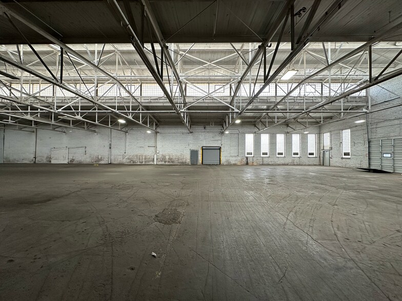 More Photos Of 265 E Broadway St, Three Rivers Warehouse For Lease
