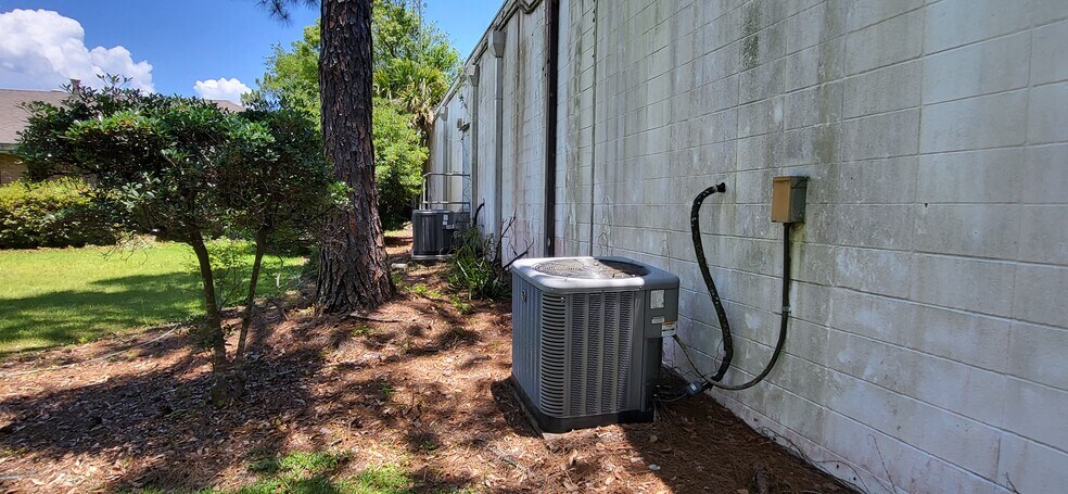 More Photos Of 520 33rd St, Gulfport Office For Sale