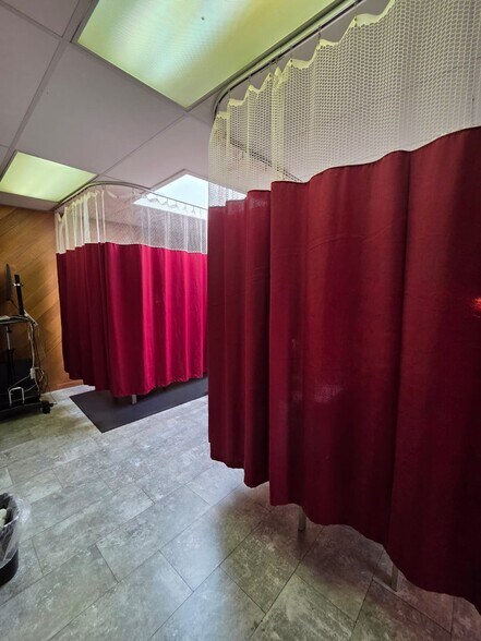 More Photos Of 4219-4221 S Alameda St, Los Angeles Office For Lease