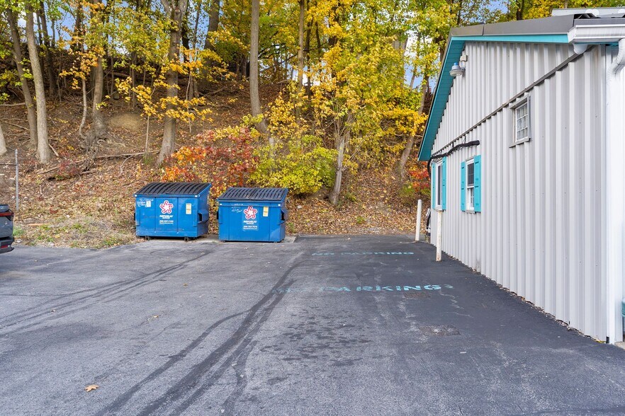 More Photos Of 45 S Walnut St, Sharpsville General Retail For Sale