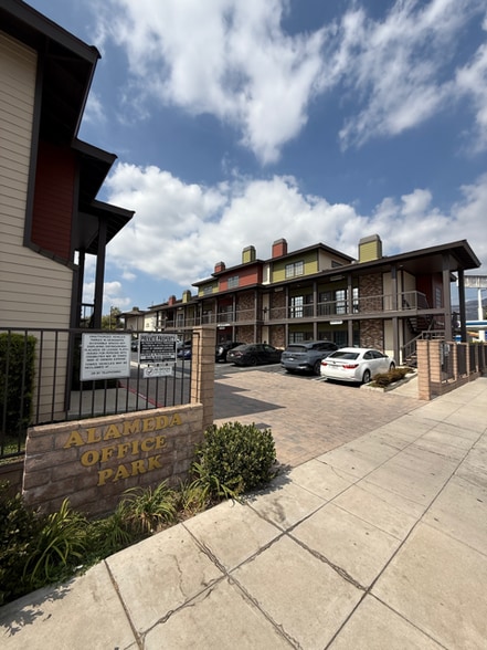 More Photos Of 207 W Alameda Ave, Burbank Office For Sale