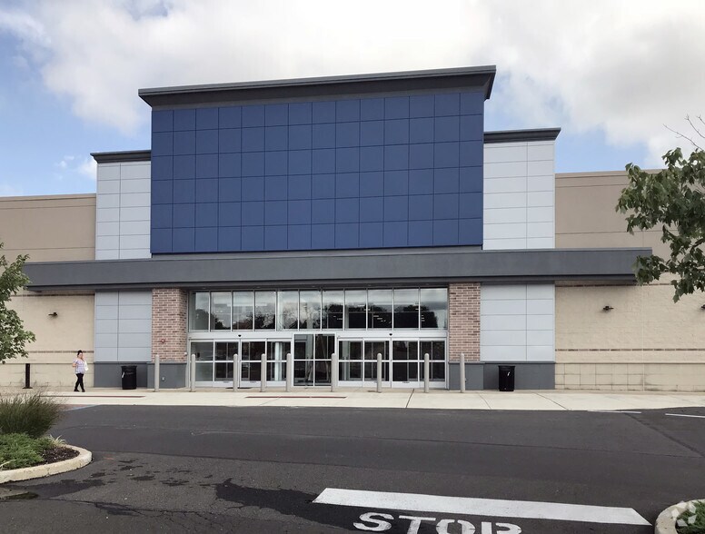 More Photos Of 9701 Roosevelt Blvd, Philadelphia Unknown For Lease