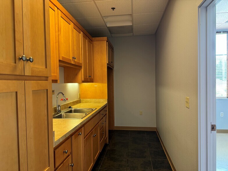 More Photos Of 807 St Helena Hwy, Saint Helena Office For Lease