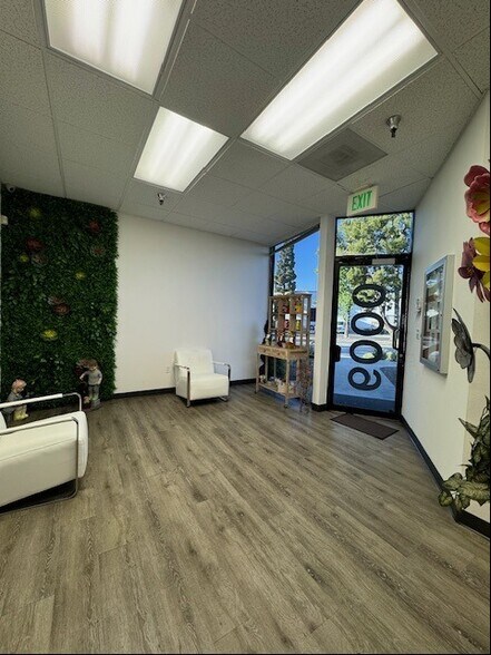 More Photos Of 6000-6098 Rickenbacker Rd, Commerce Warehouse For Lease