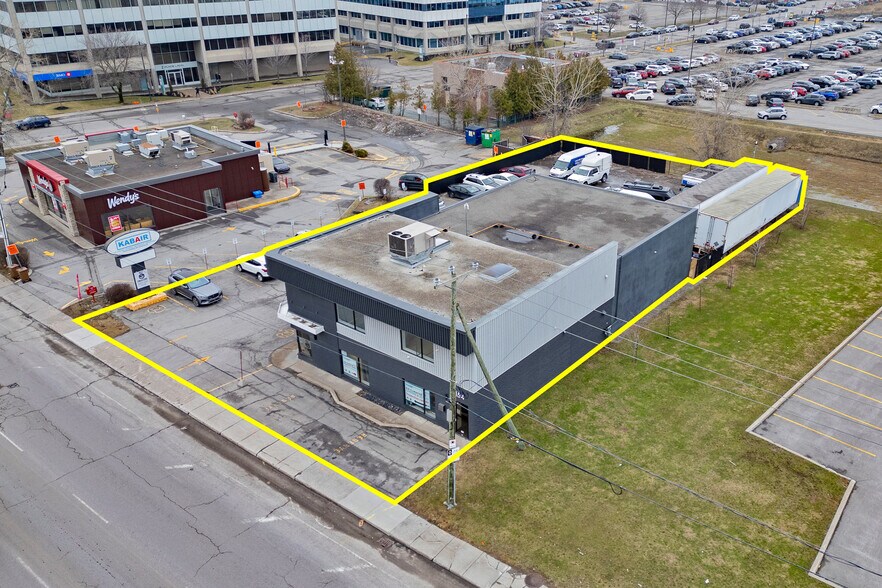 More Photos Of 150 Boul Saint-Martin O, Laval Light Distribution For Lease