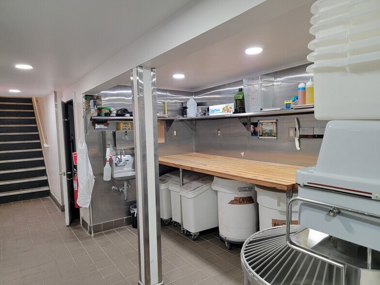 More Photos Of 582 Broadway, Kingston Restaurant For Sale