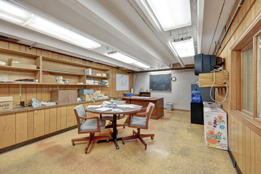 More Photos Of 315 Cassell St, Winston-Salem Distribution For Lease