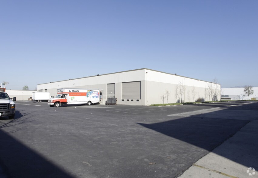 More Photos Of 18052-18056 Rowland St, City of Industry Manufacturing For Lease