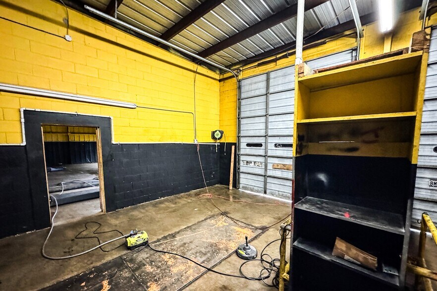 More Photos Of 261 SH 75 Hwy, Huntsville Service For Sale