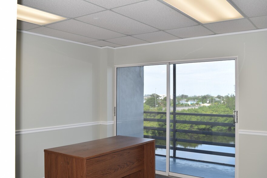 More Photos Of 1460 S McCall Rd, Englewood Medical For Sale