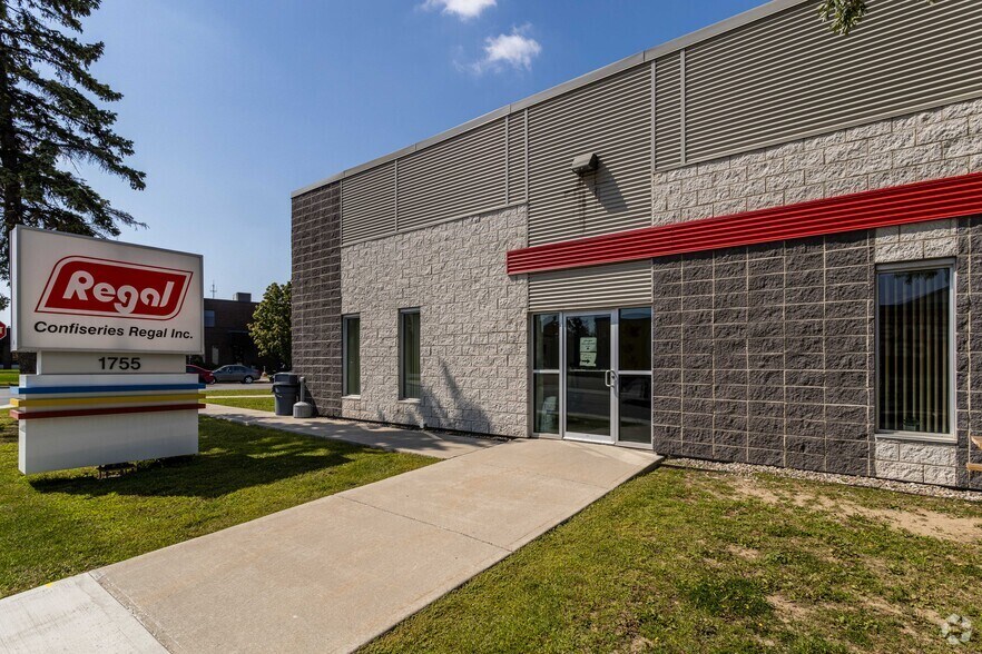 More Photos Of 1755 Rue Berlier, Laval Warehouse For Sale