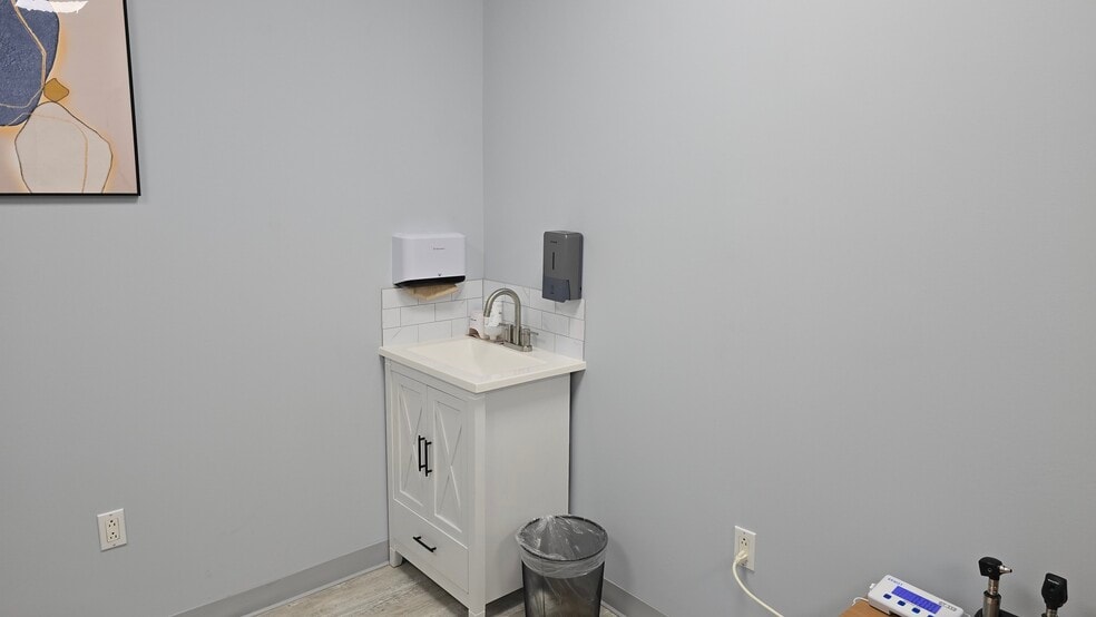 More Photos Of 44335 Premier Plz, Ashburn Medical For Sale