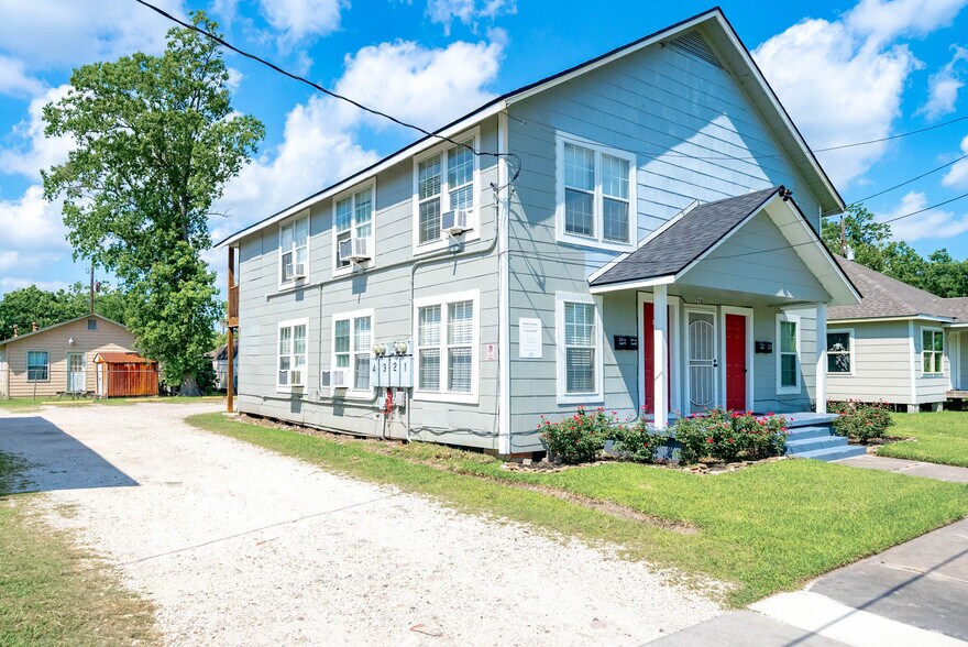More Photos Of 214 W Republic St, Baytown Apartments For Sale