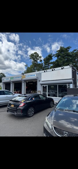 Primary Photo Of 267 Portion Rd, Ronkonkoma Auto Repair For Sale