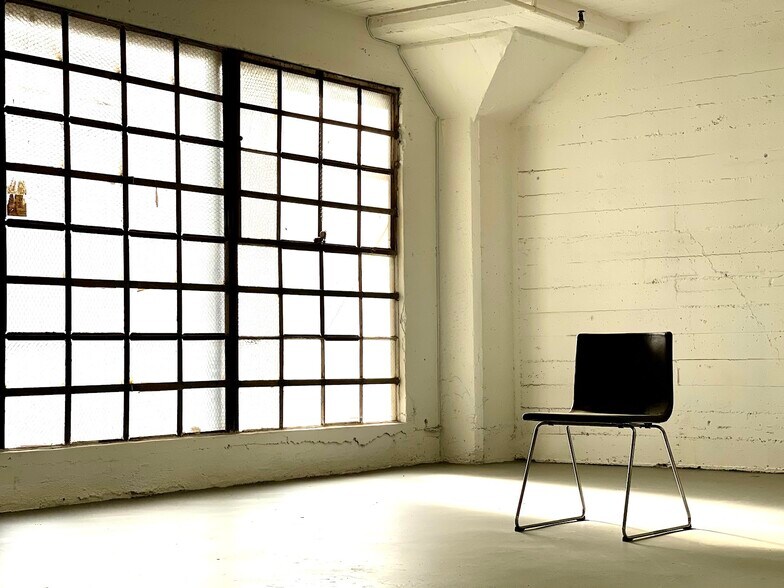 More Photos Of 1114 S Los Angeles St, Los Angeles Warehouse For Sale