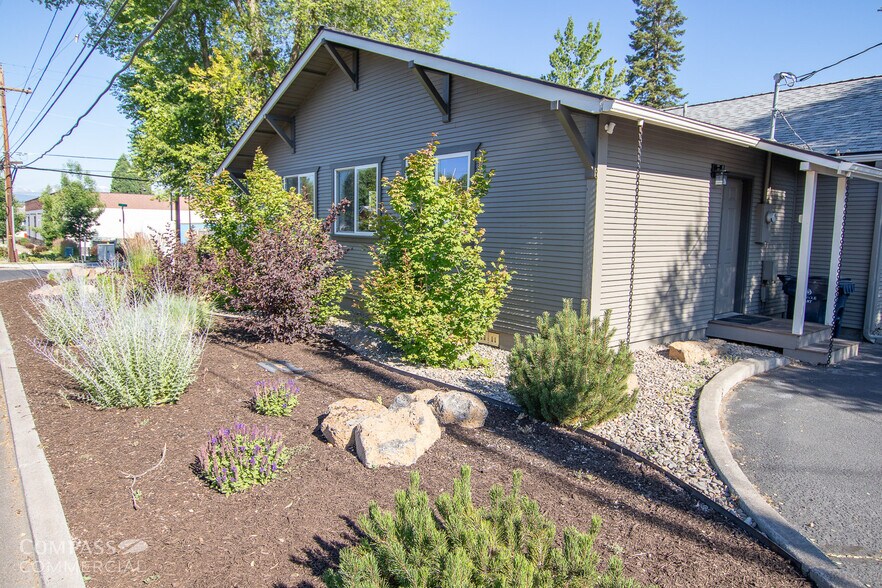 More Photos Of 204 NE 4th St, Bend Office For Sale