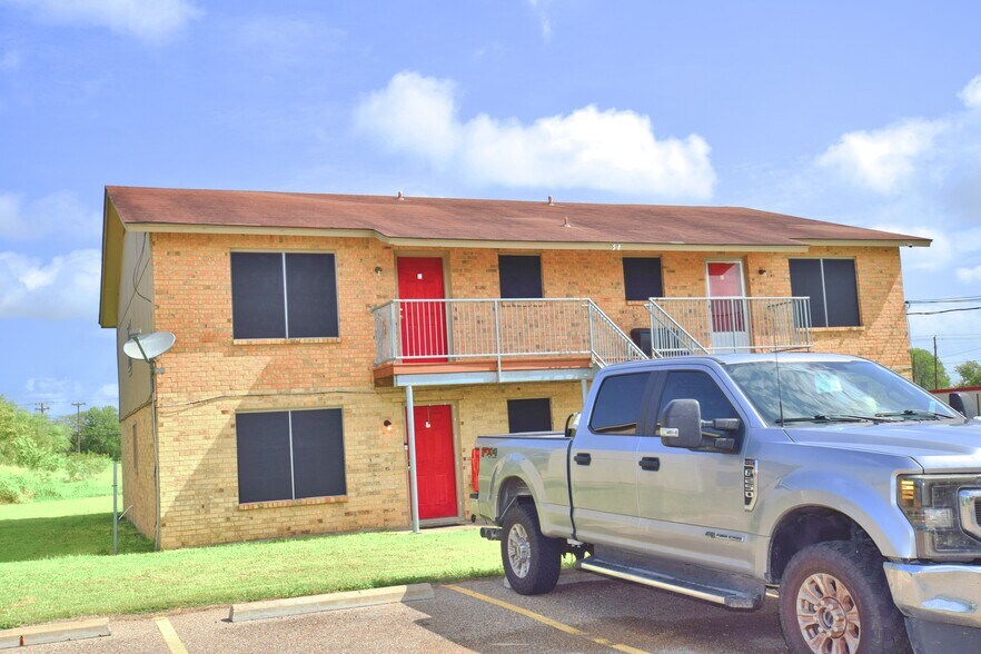 More Photos Of 303-511 E Reagan Rd, Beeville Multifamily For Sale