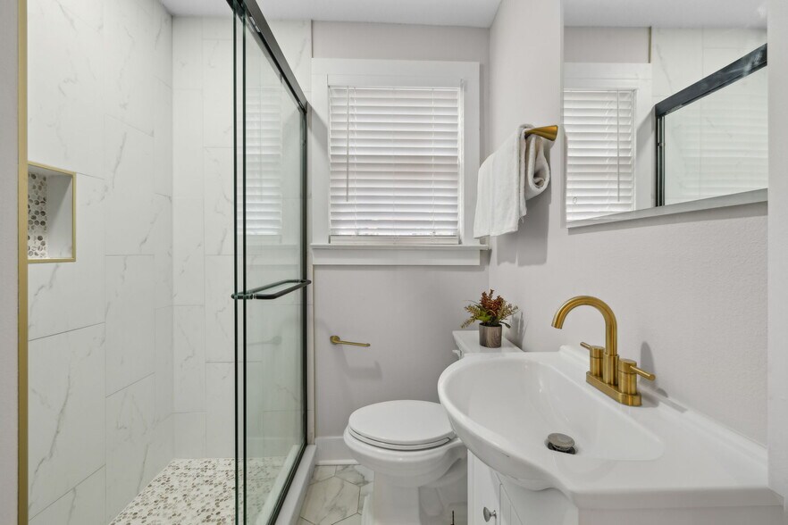 More Photos Of 240 E 6th St, Jacksonville Specialty For Sale