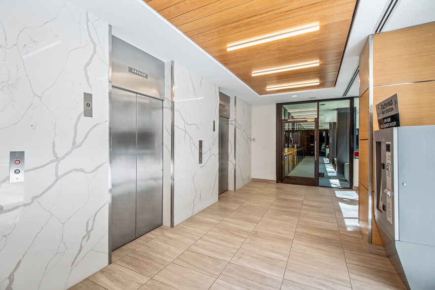 More Photos Of 15350 Sherman Way, Van Nuys Office For Lease