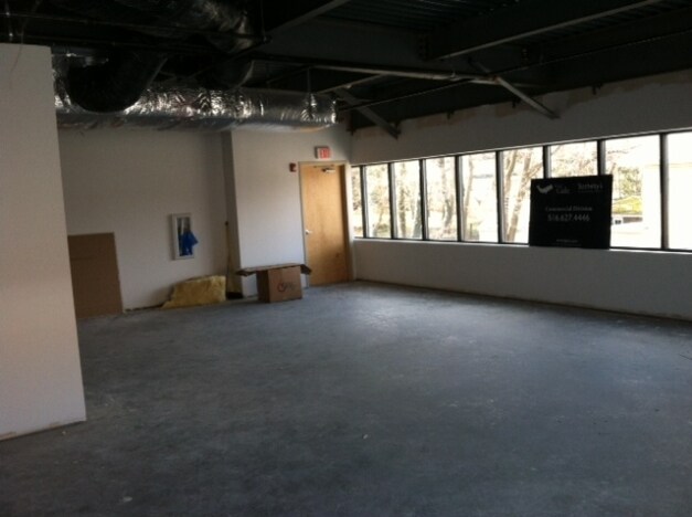 More Photos Of 20 Forest Ave, Glen Cove Freestanding For Lease