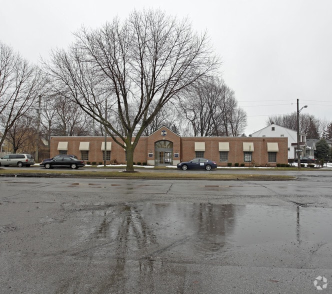 More Photos Of 17266 Mack Ave, Grosse Pointe Office For Sale