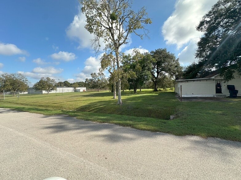 More Photos Of 13026 Rosecrest Dr, Houston Warehouse For Sale