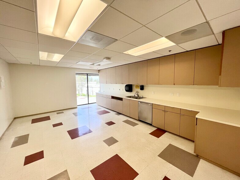 More Photos Of 5730 Uplander Way, Culver City Office For Lease