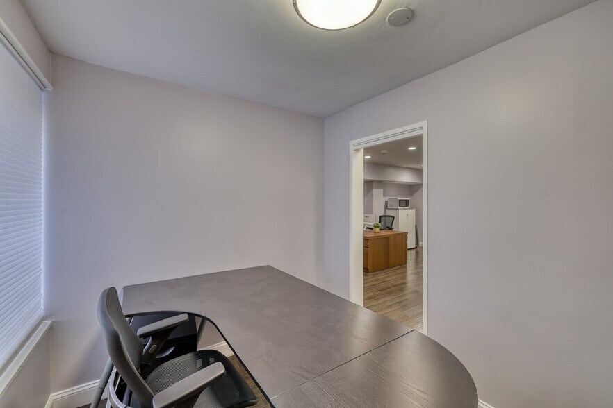 More Photos Of 10 Old Mamaroneck Rd, White Plains Office For Sale