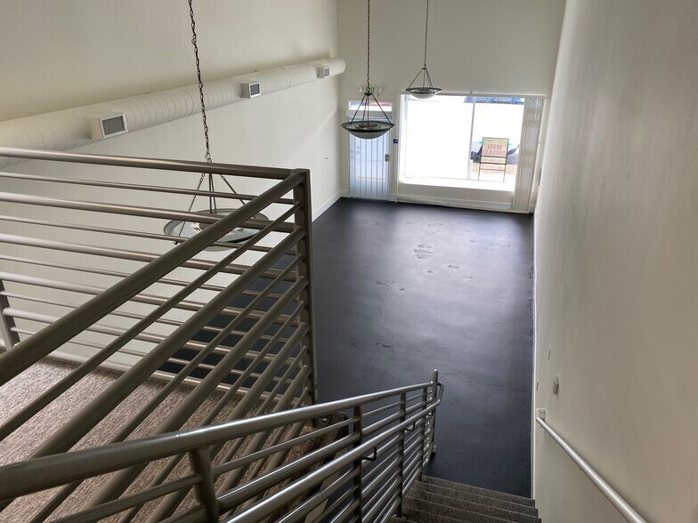 More Photos Of 1050-1058 S Fairfax Ave, Los Angeles Storefront For Lease