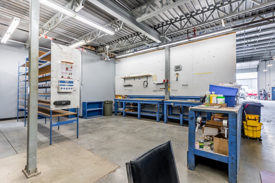 More Photos Of 5555 51st Ave SE, Calgary Warehouse For Sale