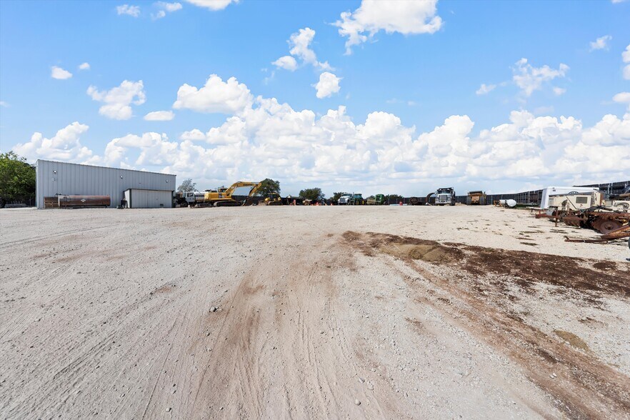 More Photos Of 330 Elco Ln, China Spring Warehouse For Lease