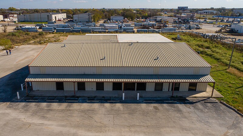 More Photos Of 108 McNutt Rd, Hutto Warehouse For Lease