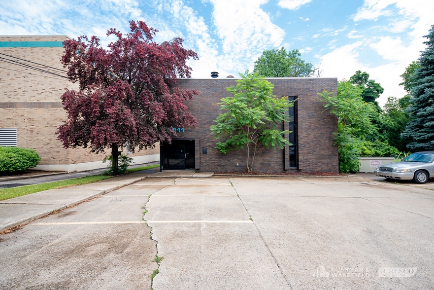 Primary Photo Of 7311 Valley View Dr, Independence Office For Lease