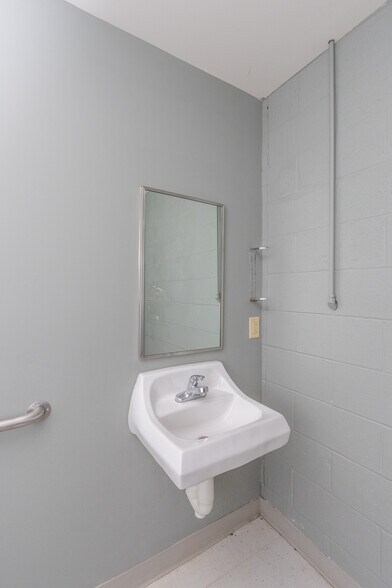 More Photos Of 4365-4373 Highway 24, Anderson Storefront Retail Office For Lease