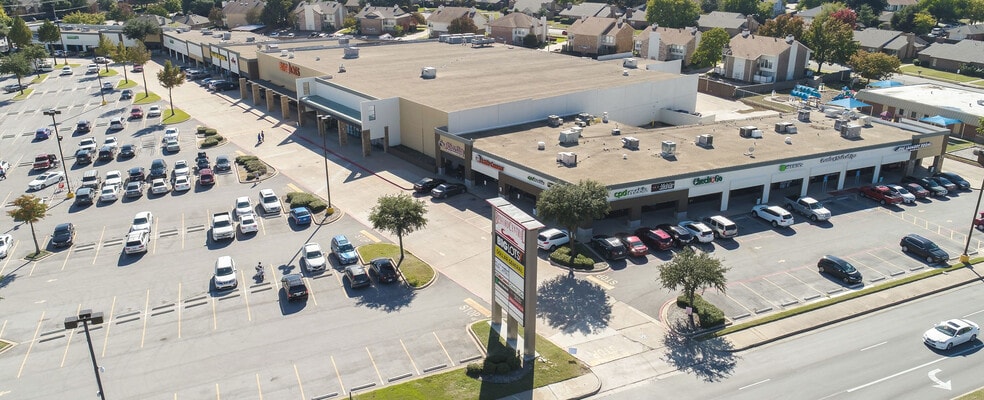 More Photos Of 2801-2853 Central Dr, Bedford Unknown For Lease